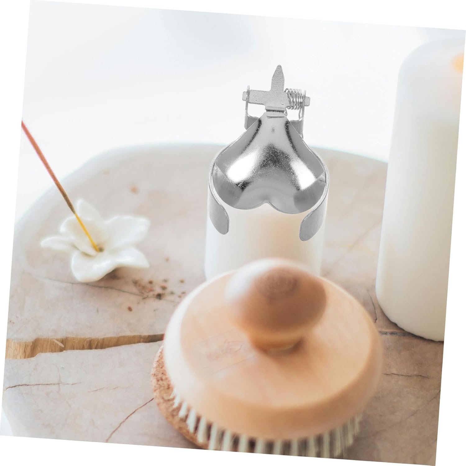 VOSAREA 2Pcs Heart Shaped Candle Snuffer Extinguisher 1