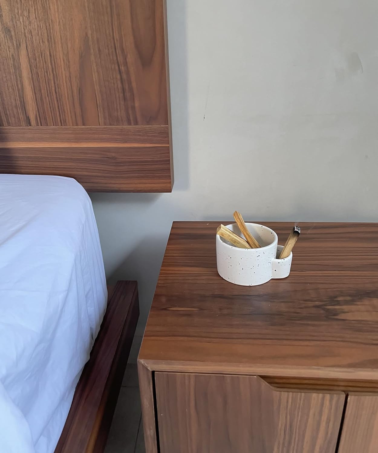 Bursera White Ceramic Bowl with Side Slot
