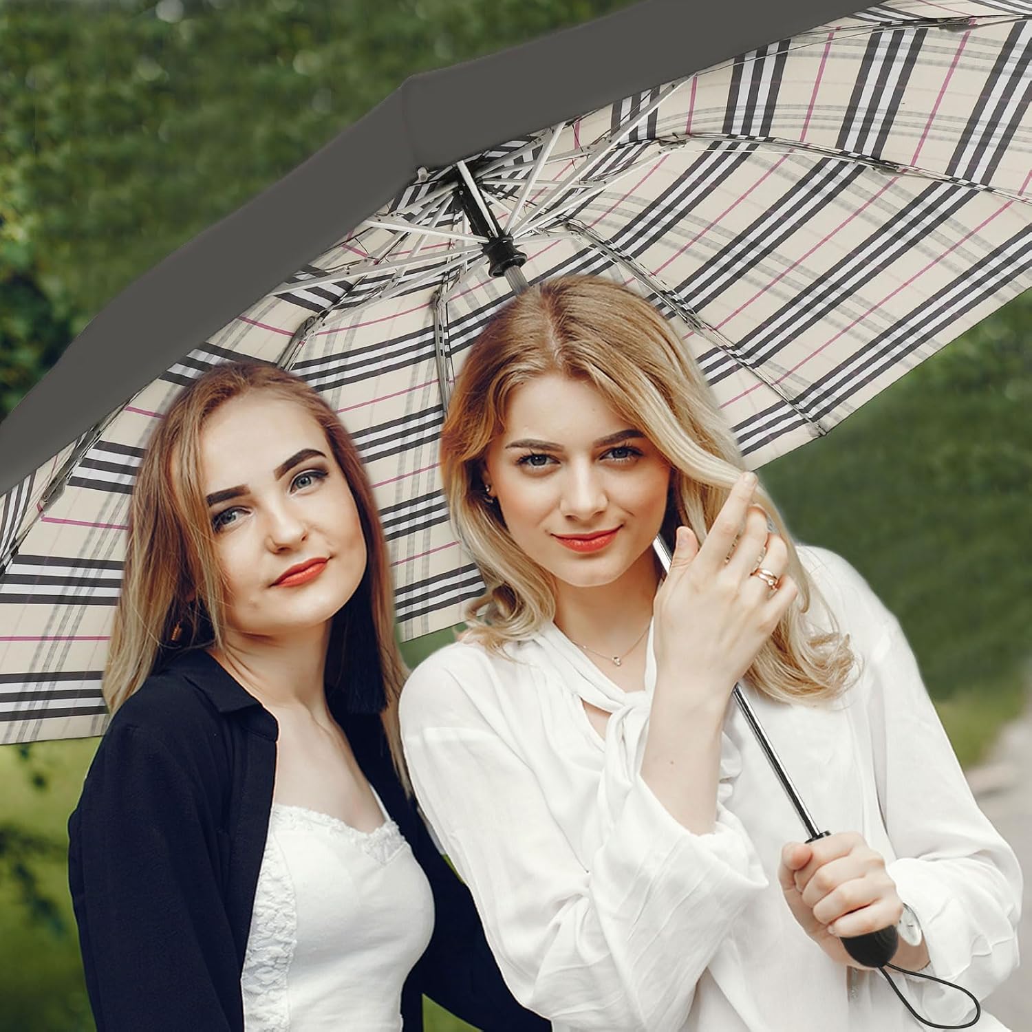 Compact Travel Umbrella with Inverted Design
